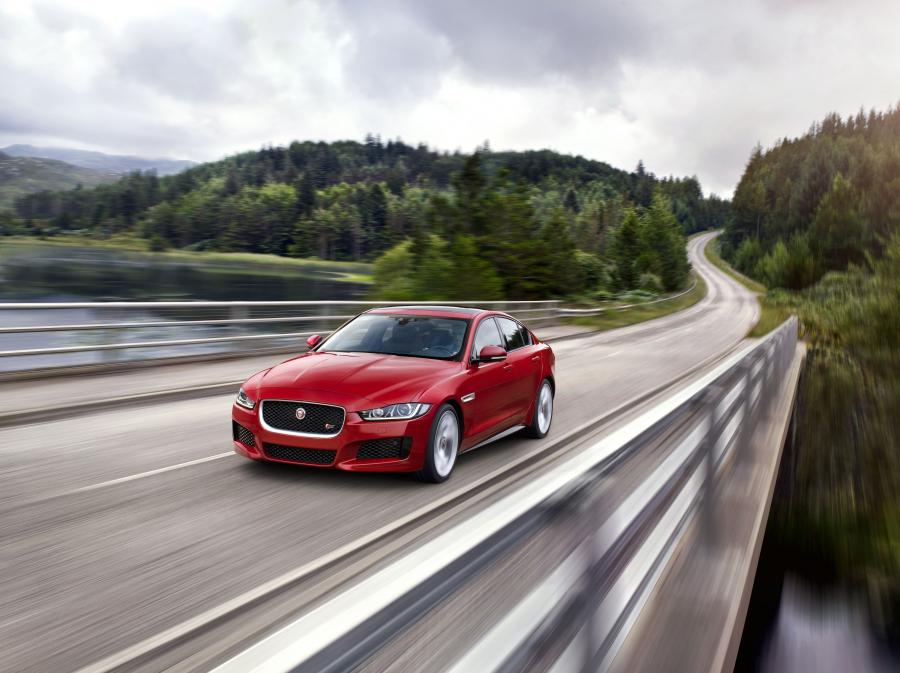  Jaguar XE S 2015 года  (фото 11 из 49)